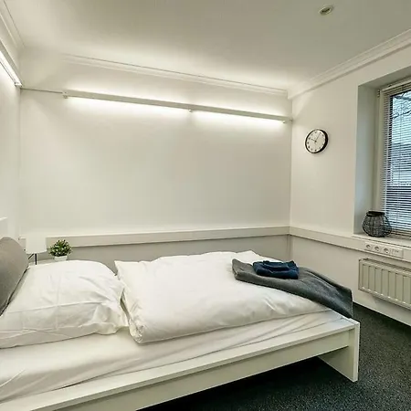 Ruhig & Gut Angebunden. 8 Betten, 4 Stellplaetze * Ahrensburg