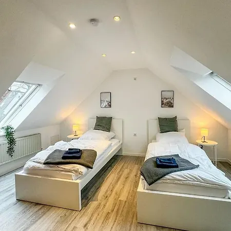 Ruhig & Gut Angebunden. 8 Betten, 4 Stellplaetze Ahrensburg