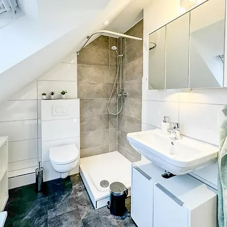 Apartament Ruhig & Gut Angebunden. 8 Betten, 4 Stellplaetze Ahrensburg