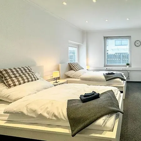 Ruhig & Gut Angebunden. 8 Betten, 4 Stellplaetze * Ahrensburg