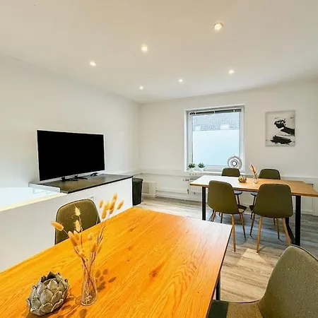 Ruhig & Gut Angebunden. 8 Betten, 4 Stellplaetze * Ahrensburg